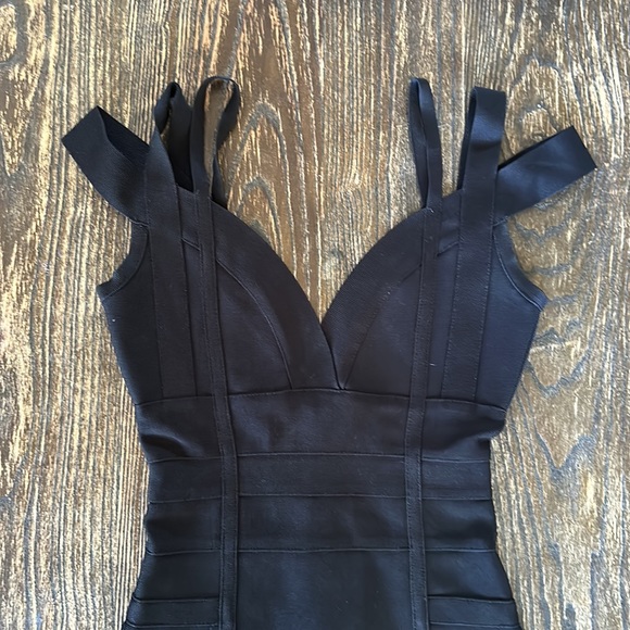 Black bodycon dress with gold zipper - Picture 6 of 9